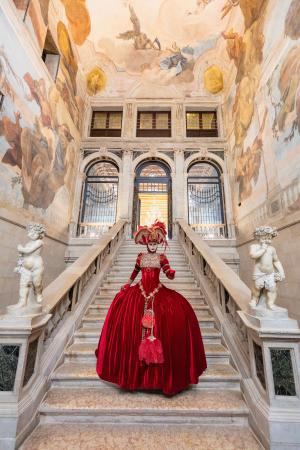 The red lady on the stairs